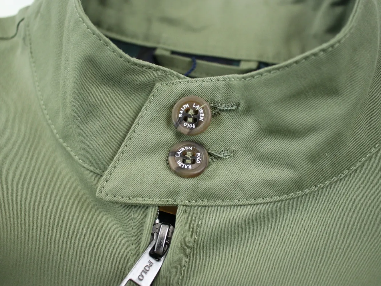 🅿️350 Ralph Lauren's new 2024 classic old money style stand collar executive zipper jacket 1️⃣Selected from high-quality original developed pure cotton fabrics, with customized plaid lining inside, the overall wear effect is very soft and comfortable, 2️⃣The workmanship details are perfectly controlled, the chest is exquisitely embroidered with small logos, and the dropped shoulders are made of unique splicing technology to highlight your personality! The version is simple but not simple! 3️⃣ Complete with tag accessories, unisex design, and a very versatile jacket for men and women! Color: black, navy, khaki, green Size: S, M, L, XL